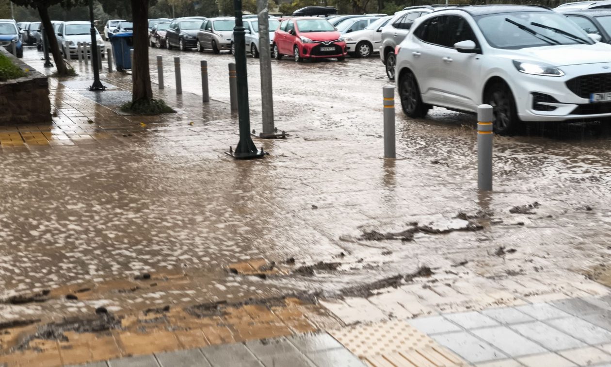 Κακοκαιρία Alexandros: Πολλές διακοπές ρεύματος καταγγέλλουν οι κάτοικοι της Αττικής