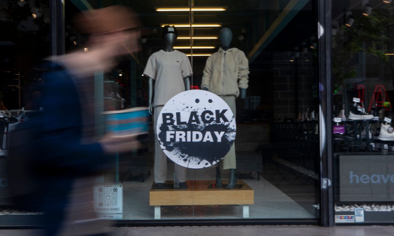 Black Friday… από τώρα – Τα καταστήματα έχουν αρχίσει ήδη τις προσφορές