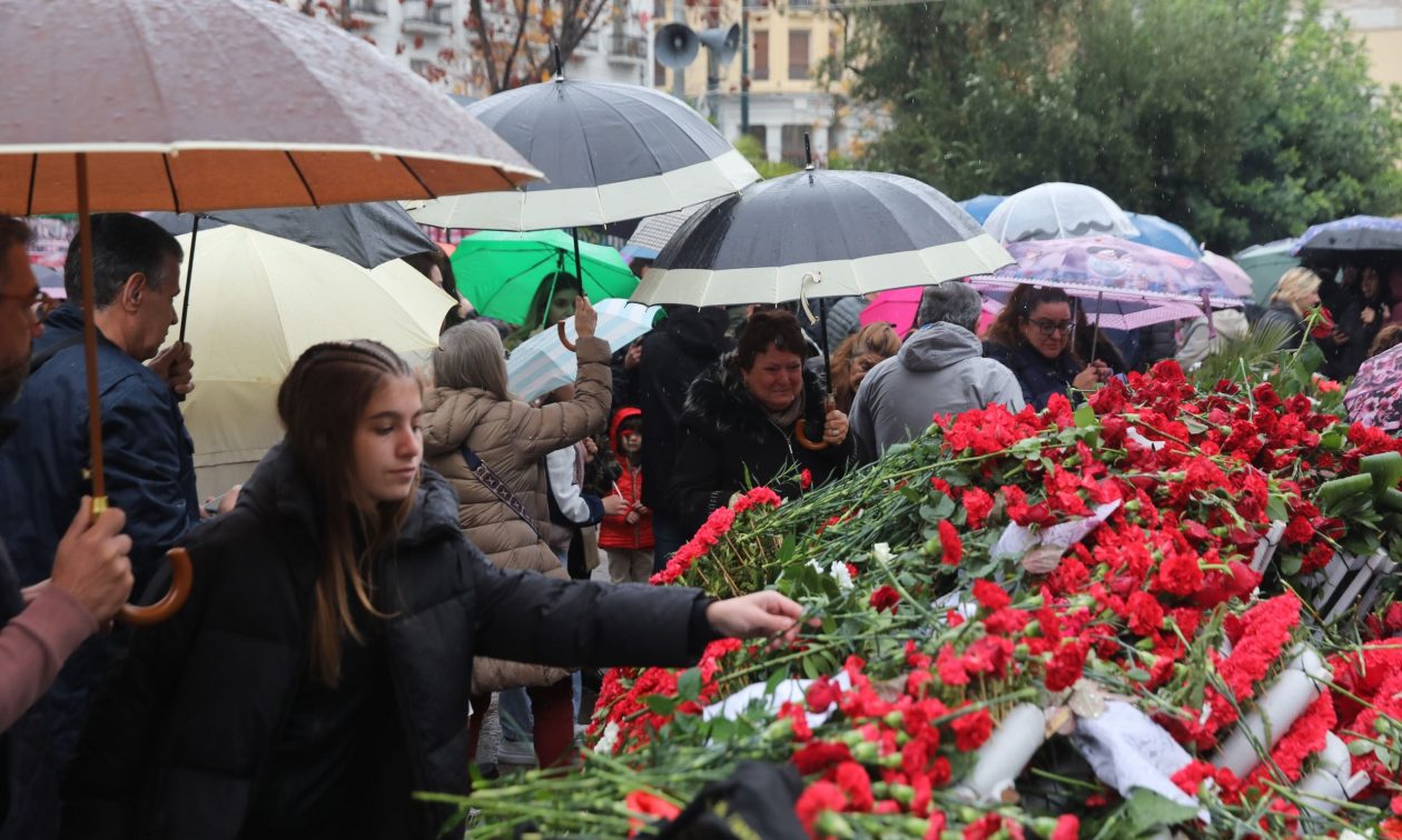 Πολυτεχνείο: Συγκίνηση στις εκδηλώσεις μνήμης – Στις 13:00 κλείνουν οι πύλες για την πορεία