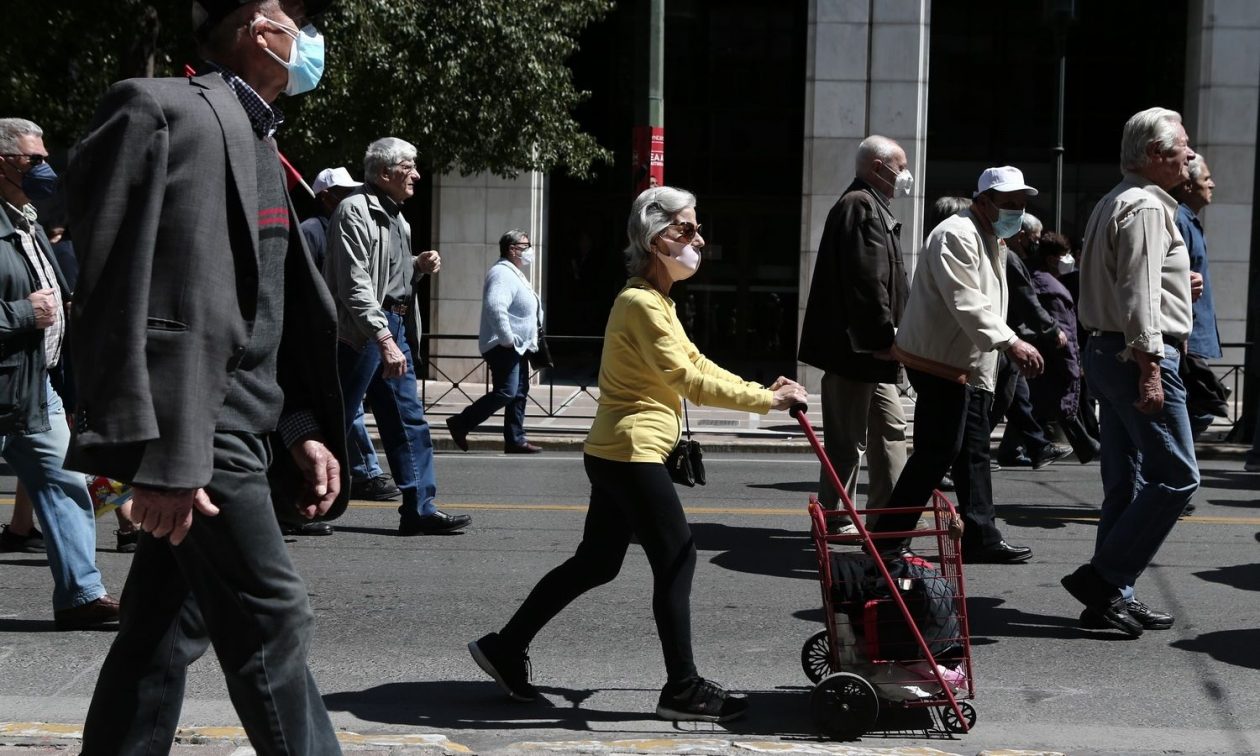 Συντάξεις από τα 58,5 έτη με αύξηση 2,5% – Ποιοι μπορούν να κάνουν αίτηση για συνταξιοδότηση