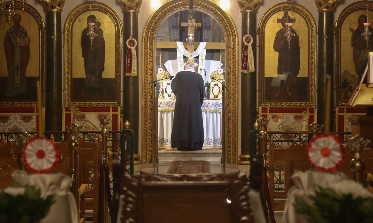 Χαλάνδρι: Άγριος καυγάς μεταξύ ιερέων – Αφού βρίστηκαν, πιάστηκαν στα χέρια μπροστά στους πιστούς