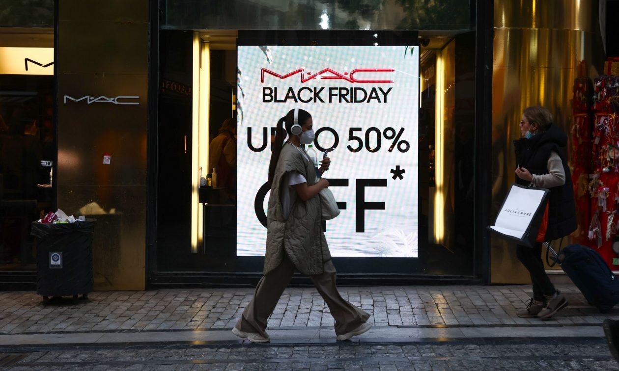 Black Friday – Cyber Monday: Πότε πέφτουν – Τα καταστήματα έχουν αρχίσει ήδη τις προσφορές