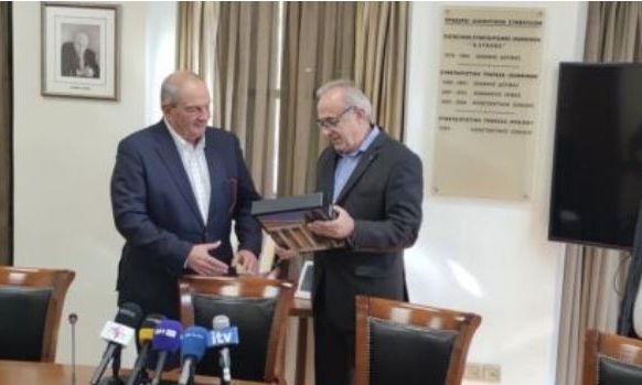 Τα «φώτα» είναι στραμμένα στον Καραμανλή – Στα Γιάννινα ο πρώην πρωθυπουργός ρωτήθηκε για τον Σαμαρά