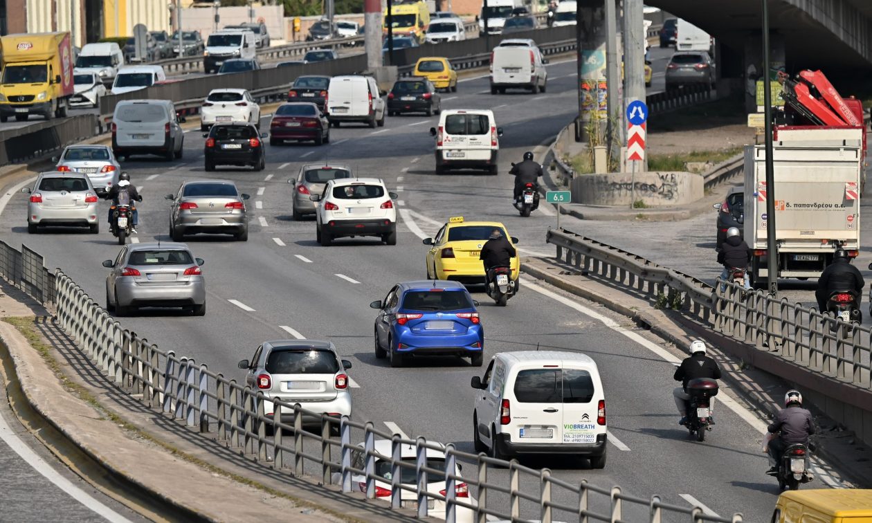 Κίνηση τώρα: Παραμένει το μποτιλιάρισμα σε Κηφισό και Κηφισίας – Καθυστερήσεις και στην Αττική Οδό
