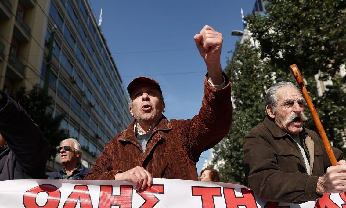 Έτοιμοι να… ξεφουρνίσουν επίδομα και σε συνταξιούχους χωρίς προσωπική διαφορά