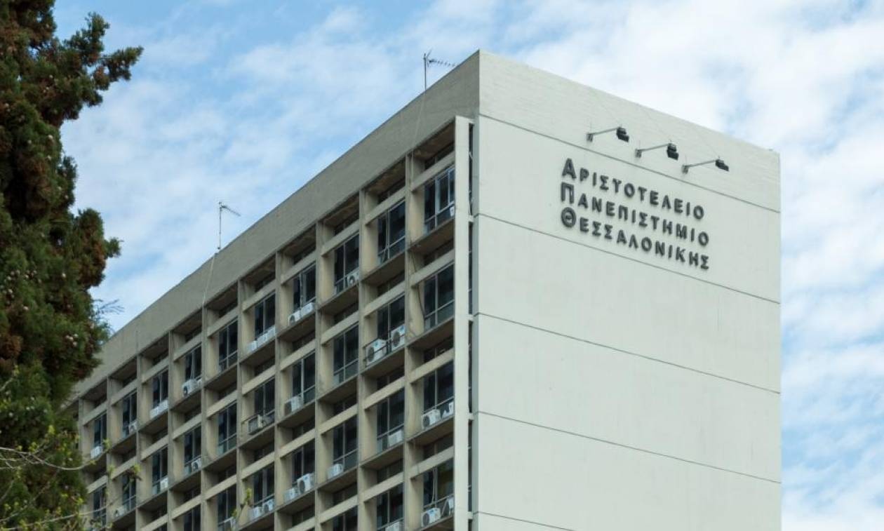 Θεσσαλονίκη: Λόγω γραφειοκρατίας δεν πήρε δίπλωμα από το ΑΠΘ οικογένεια θύματος από τα Τέμπη