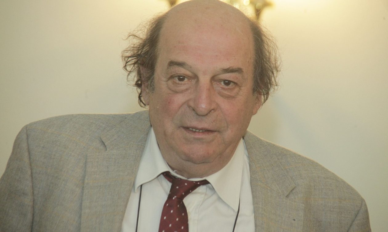 Μανούσος Μανουσάκης: Η τηλεοπτική του σειρά που ξεπέρασε και τη… μπάλα – «Κέρδισε» το Μουντιάλ