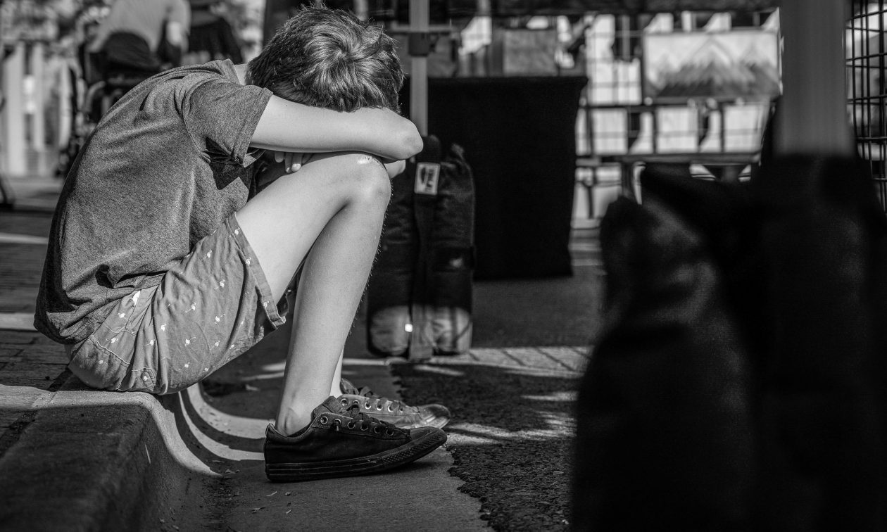 Η οδύσσεια 7χρονου στο Μενίδι: Δεν έχει πάει σχολείο εδώ και 45 μέρες – Τι καταγγέλλει η οικογένεια