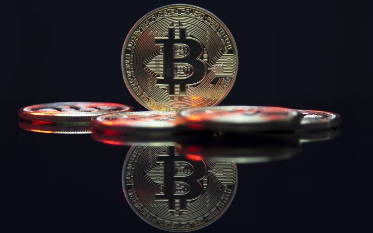 Bitcoin: Ιστορικό ρεκόρ – Εκτιμήσεις ότι το Σάββατο θα ξεπεράσει τις 100.000 δολάρια