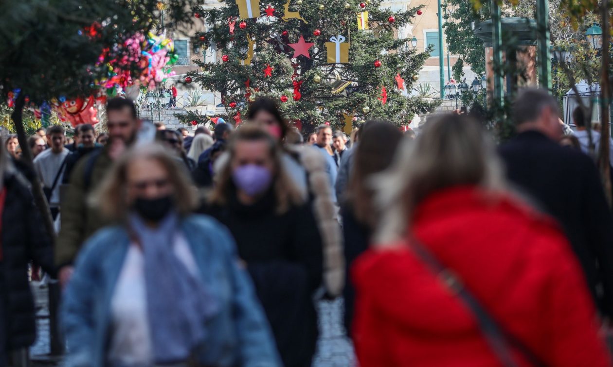 Εορταστικό ωράριο: Πότε ξεκινάει – Ποιες Κυριακές θα μείνουν ανοιχτά τα καταστήματα