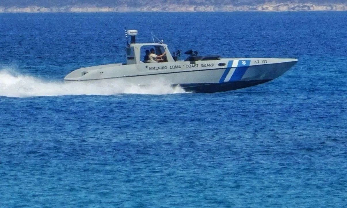 Το πλοίο «Νήσος Σάμος» δεν «έπιασε» στις Οινούσσες λόγω κακοκαιρίας