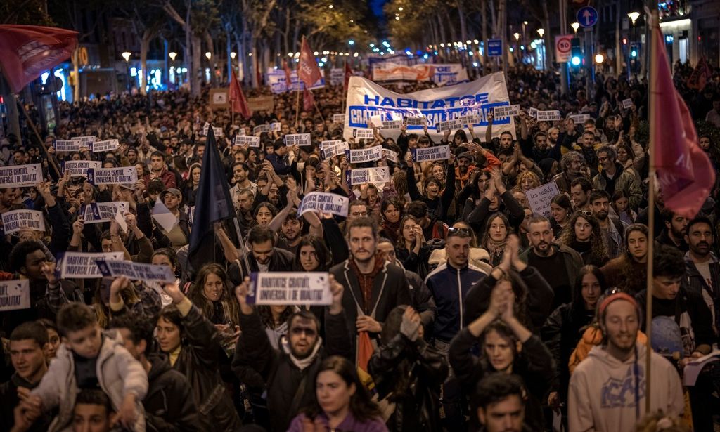 Ισπανία: Χιλιάδες διαδήλωσαν στη Βαρκελώνη, ζητώντας να μειωθούν τα ενοίκια