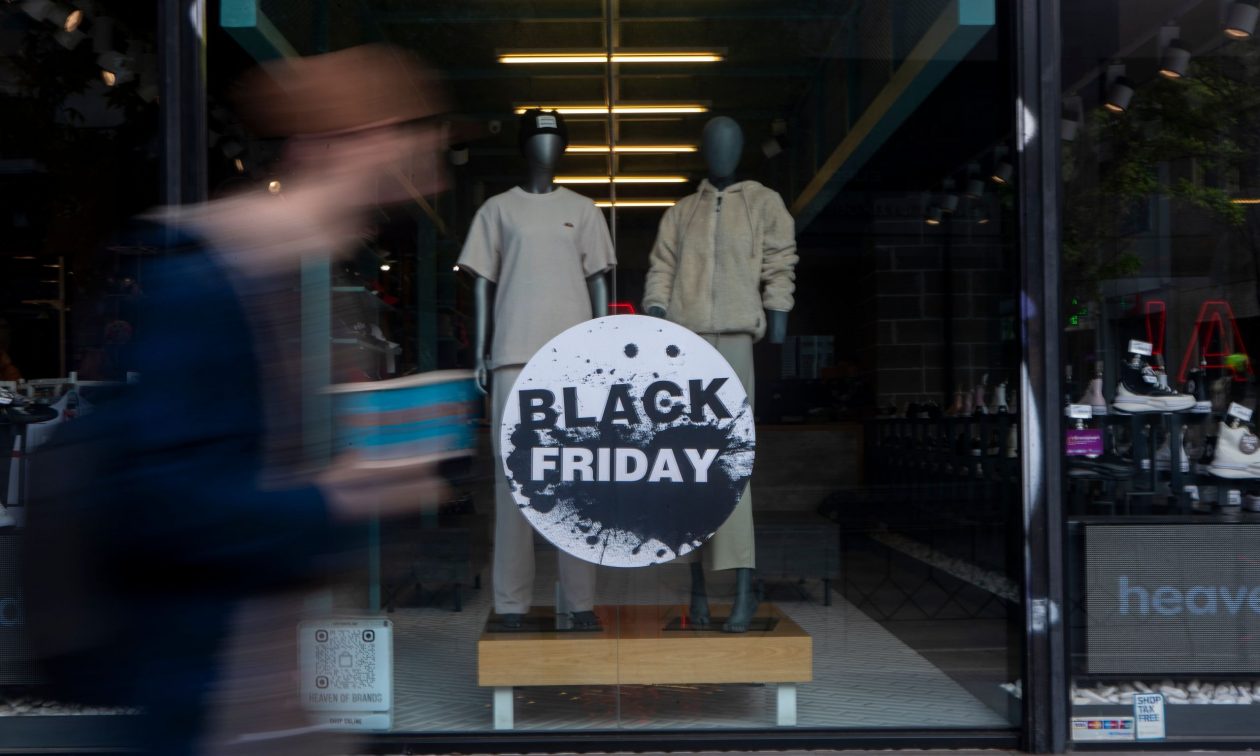 Black Friday 2024: Όσα πρέπει να ξέρετε για τη γιορτή των εκπτώσεων