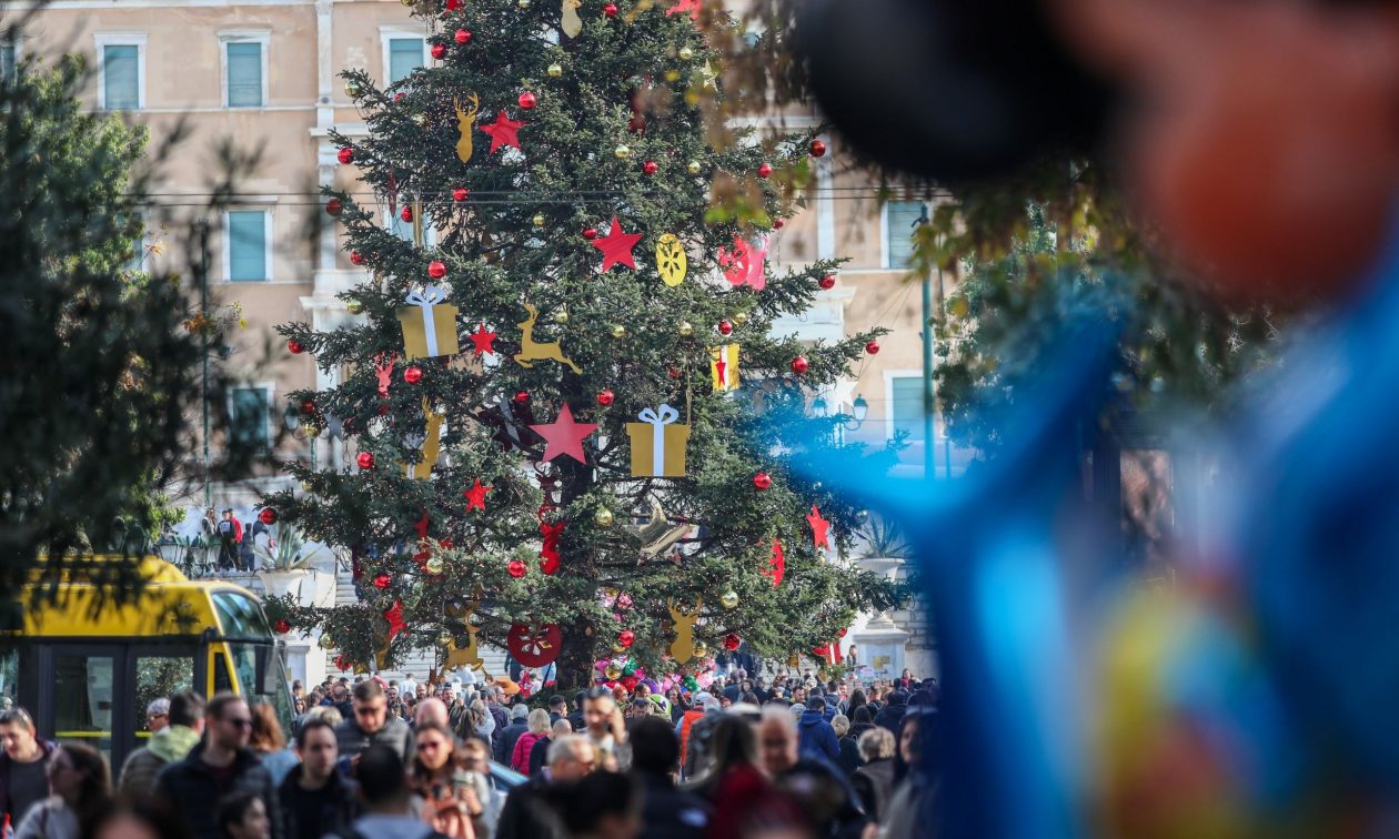Εορταστικό ωράριο Χριστουγέννων: Ποιες Κυριακές θα είναι ανοιχτά τα καταστήματα