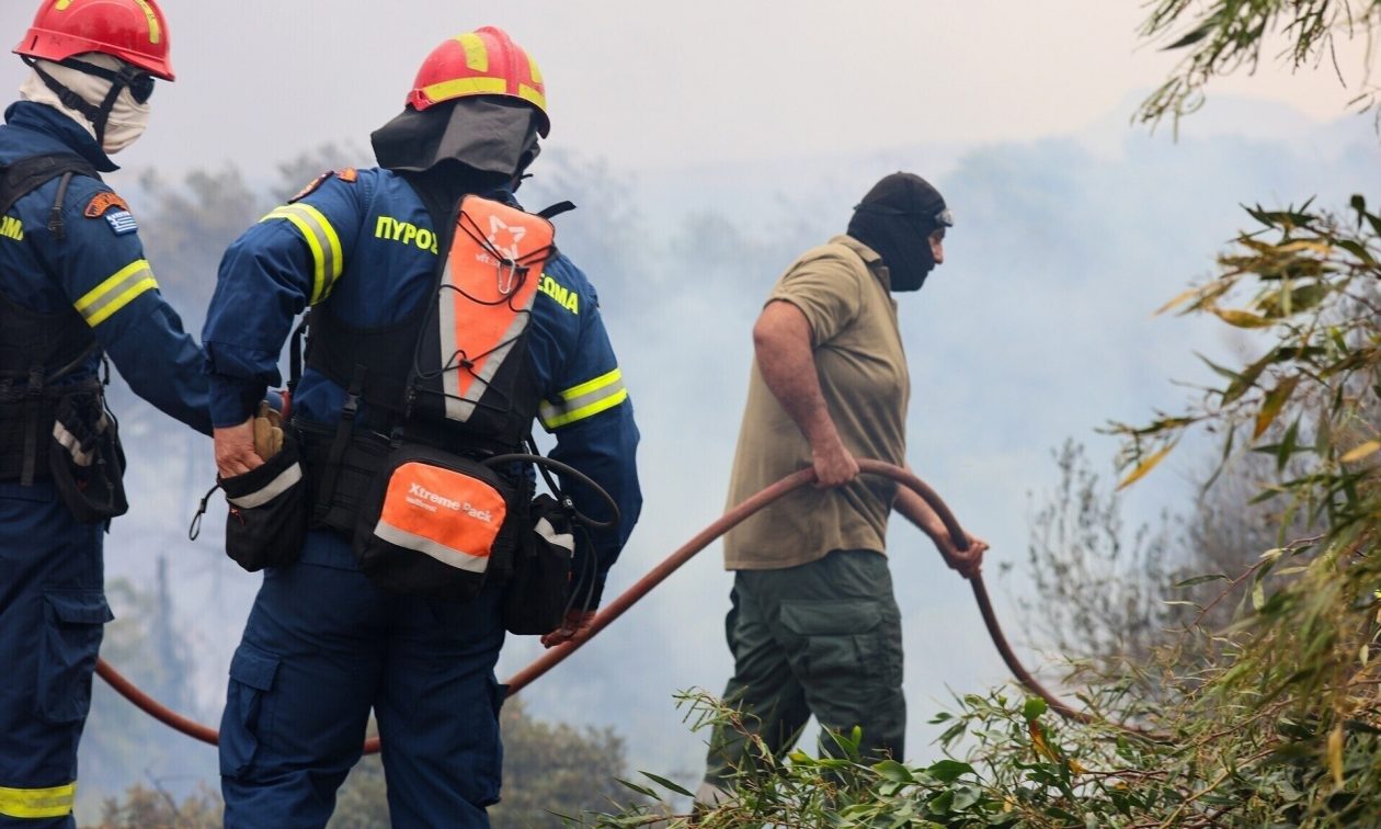 Φωτιά σε δύσβατο σημείο στην Κρήτη