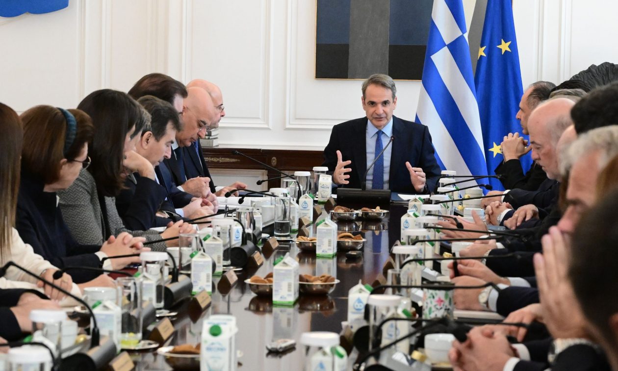 Μητσοτάκης στο Υπουργικό Συμβούλιο: Λιγότεροι φόροι στο τέλος της τετραετίας