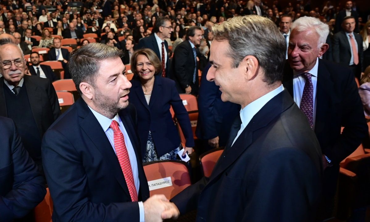 Συνάντηση Μητσοτάκη – Ανδρουλάκη με… αγκάθια