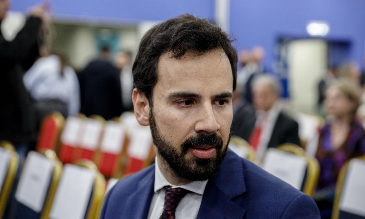 Απάντηση Ρωμανού στον ΣΥΡΙΖΑ για τα απομνημονεύματα της Μέρκελ