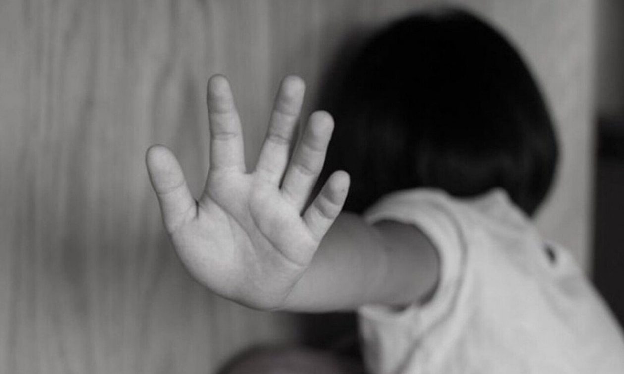 Σοβαρή καταγγελία στο Ηράκλειο: Ανήλικος συνευρέθηκε ερωτικά με 12χρονη ενώ «έβγαζε» βίντεο