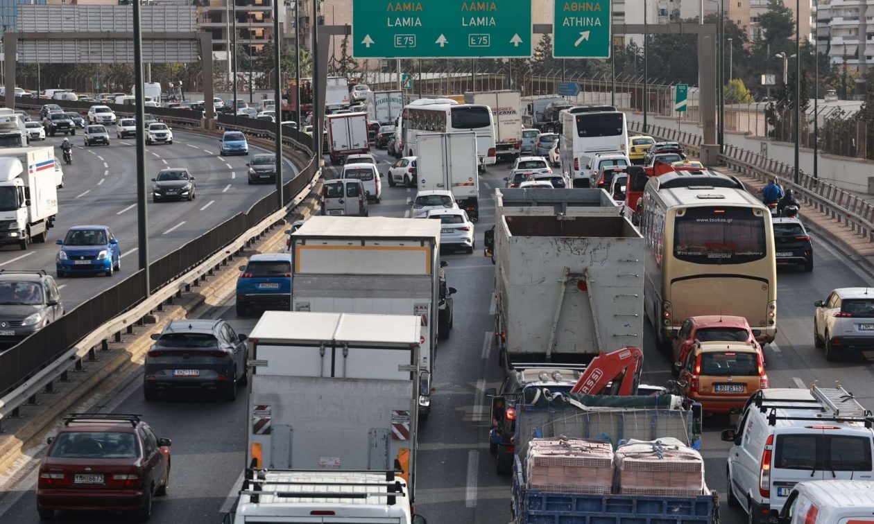 Κίνηση τώρα: Στο «κόκκινο» ο Κηφισός – Μεγάλες καθυστερήσεις και σε Κηφισίας