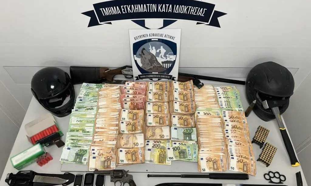Το ταξίδι στην Αλβανία, το σπίτι – κρησφύγετο στα νότια προάστια, η βόμβα – ομοίωμα και τα λάθη