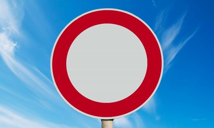 Το «άδειο σήμα» που κανείς οδηγός δεν γνωρίζει – Το «τσουχτερό πρόστιμο» που φέρνει