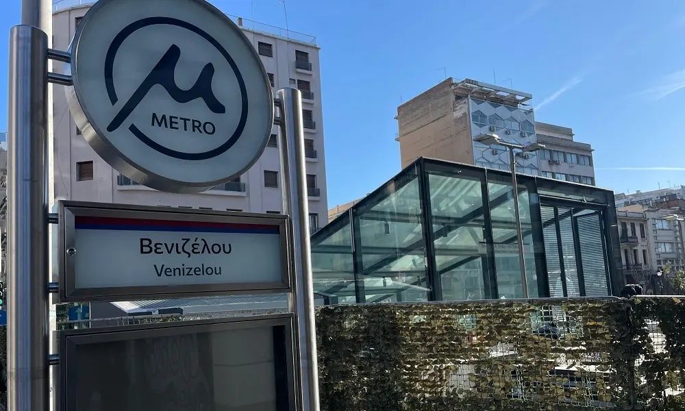 Θεσσαλονίκη: Ντροπή – Ακόμη δεν άνοιξε το μετρό και έβαψαν με σπρέι στον σταθμό στη Βούλγαρη (φωτο)