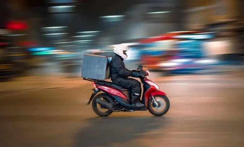 Στο νοσοκομείο διανομέας μετά από τροχαίο στην Κρήτη