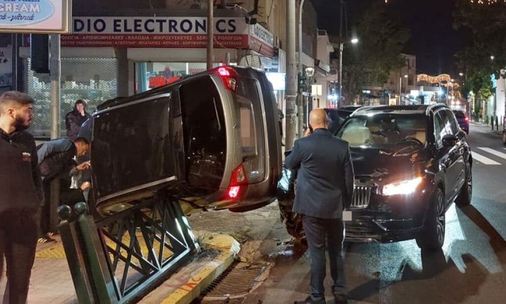 Τροχαίο στη Νέα Ερυθραία – Ανατράπηκε αυτοκίνητο