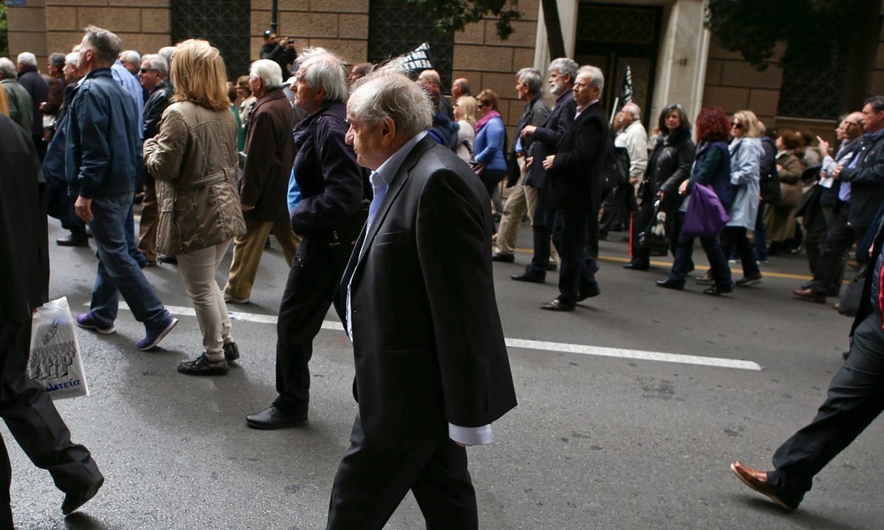 Έρχεται η απόφαση για τα αναδρομικά – Μένουν εκτός χιλιάδες συνταξιούχοι