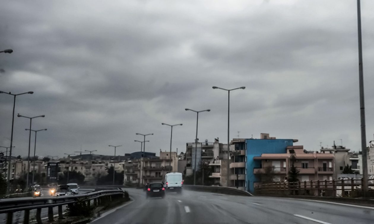 Κακοκαιρία Bora: Ξεκίνησε να «χτυπά» την Αττική – Έντονες βροχές στα βόρεια προάστια