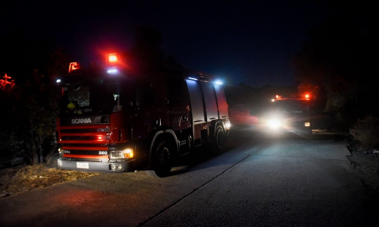 Πάτρα: Δύο οχήματα έπιασαν φωτιά – Συναγερμός στην Πυροσβεστική