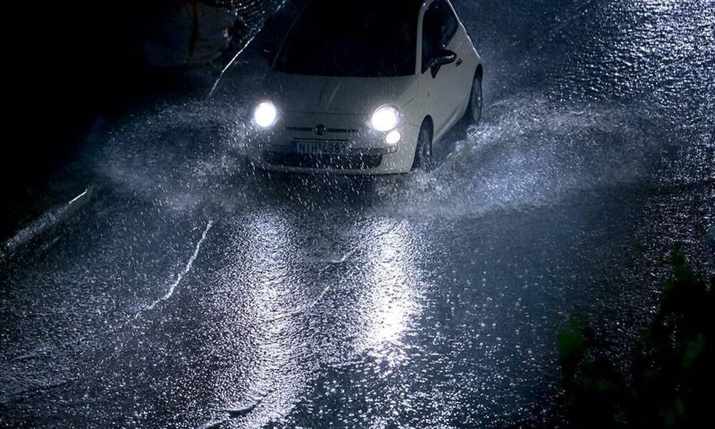 Η κακοκαιρία «Bora»  έφθασε στη Βόρεια Αττική – Καταιγίδες και ισχυροί άνεμοι σε Διόνυσο και Δροσιά