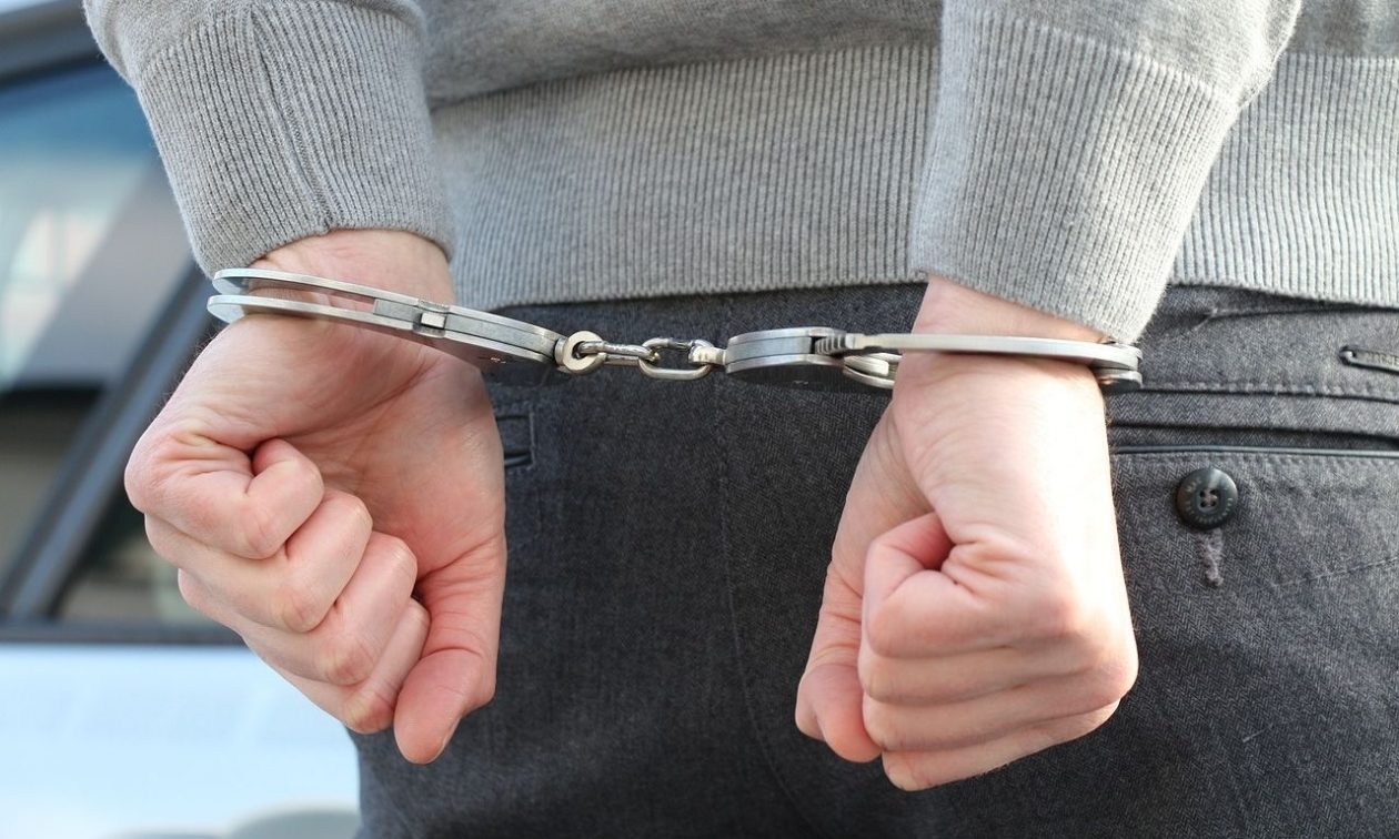 Αστυνομικοί συνέλαβαν ανήλικους με μαχαίρια σε Περιστέρι και Ασπρόπυργο