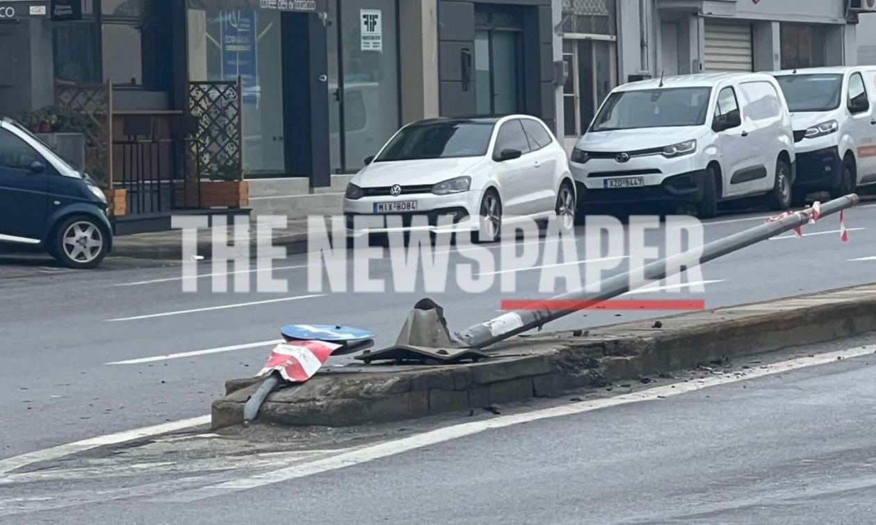 Βόλος: ΙΧ έπεσε πάνω σε κολώνα φωτισμού και την κατεδάφισε