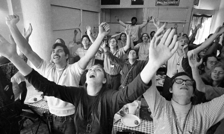 «Παιδιά του Θεού»: Η αίρεση των παιδόφιλων, o Χoακίν Φίνιξ και η αυτοκτονία του Ρίκι Ροντρίγκες