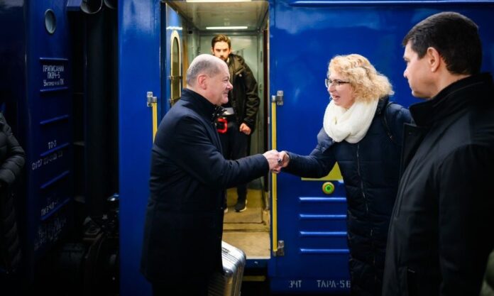 1607169-715df952-sholz-kievo.jpg