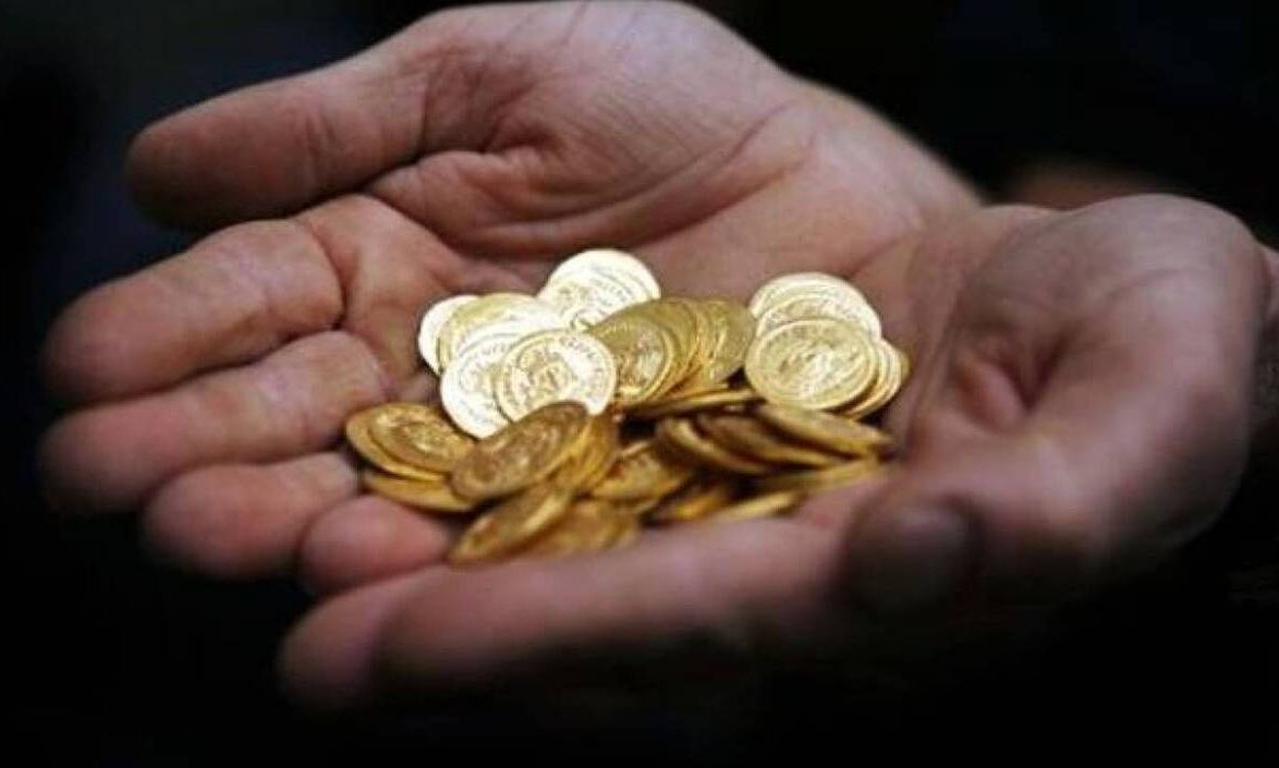 Ξεπουλούν τις χρυσές τους λίρες τους – Στα ύψη η τιμή τους