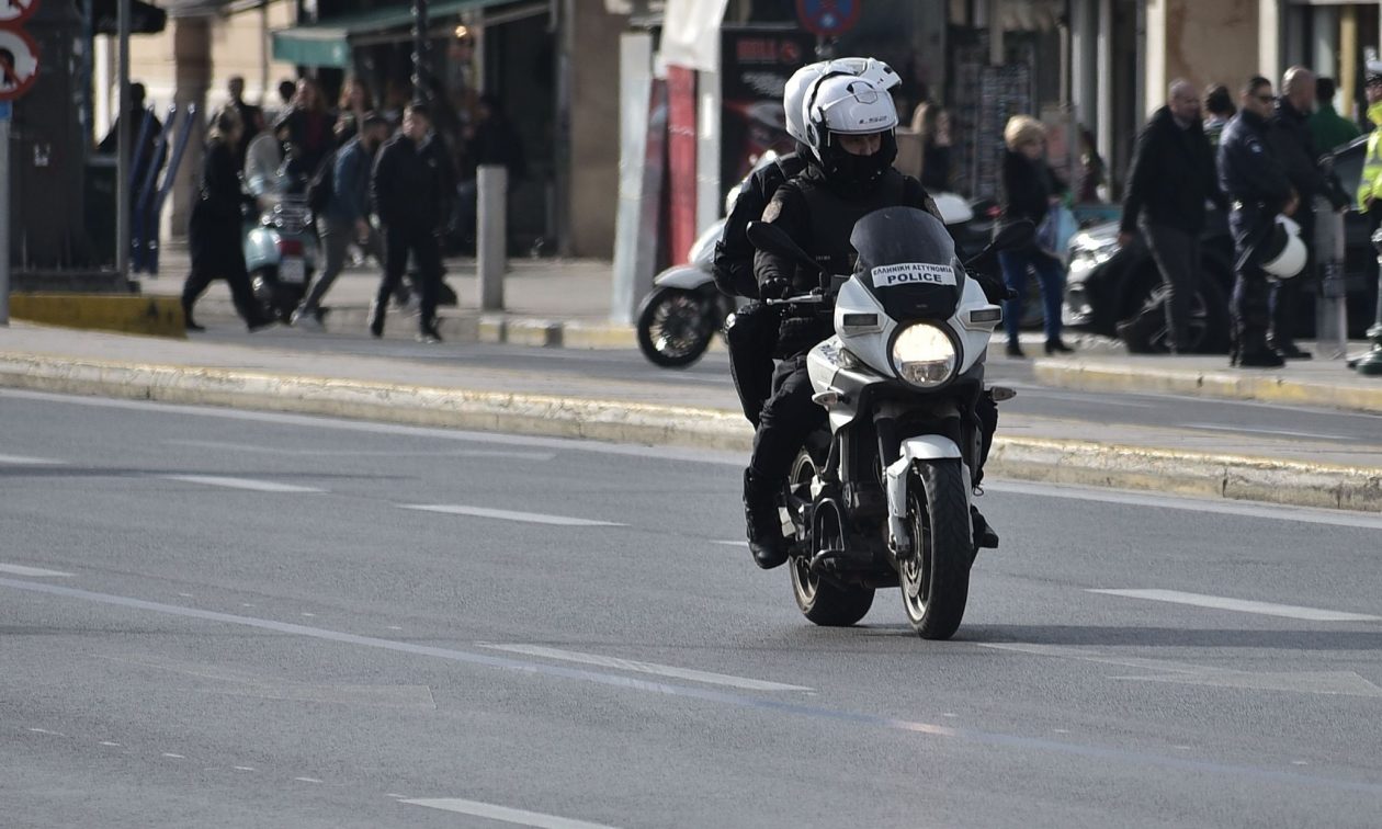 Επεισοδιακή σύλληψη στην Αχαΐα: Γρονθοκόπησε αστυνομικό επειδή συνέλαβε τον αδερφό του