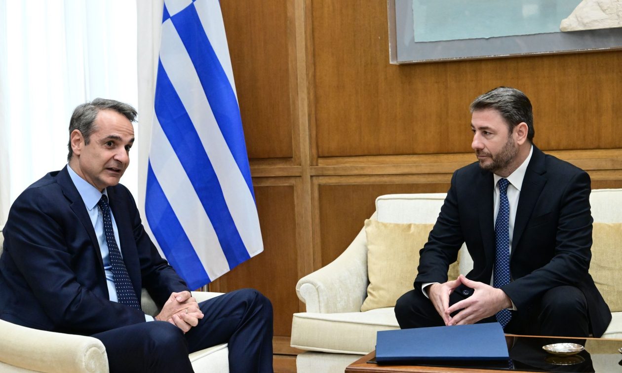 Ξεκίνησε η συνάντηση Μητσοτάκη – Ανδρουλάκη στη Βουλή