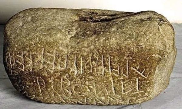 Βύβων: Ο αρχαίος Έλληνας αρσιβαρίστας που κατάφερε να σηκώσει μια πέτρα 143,5 κιλών με το ένα χέρι
