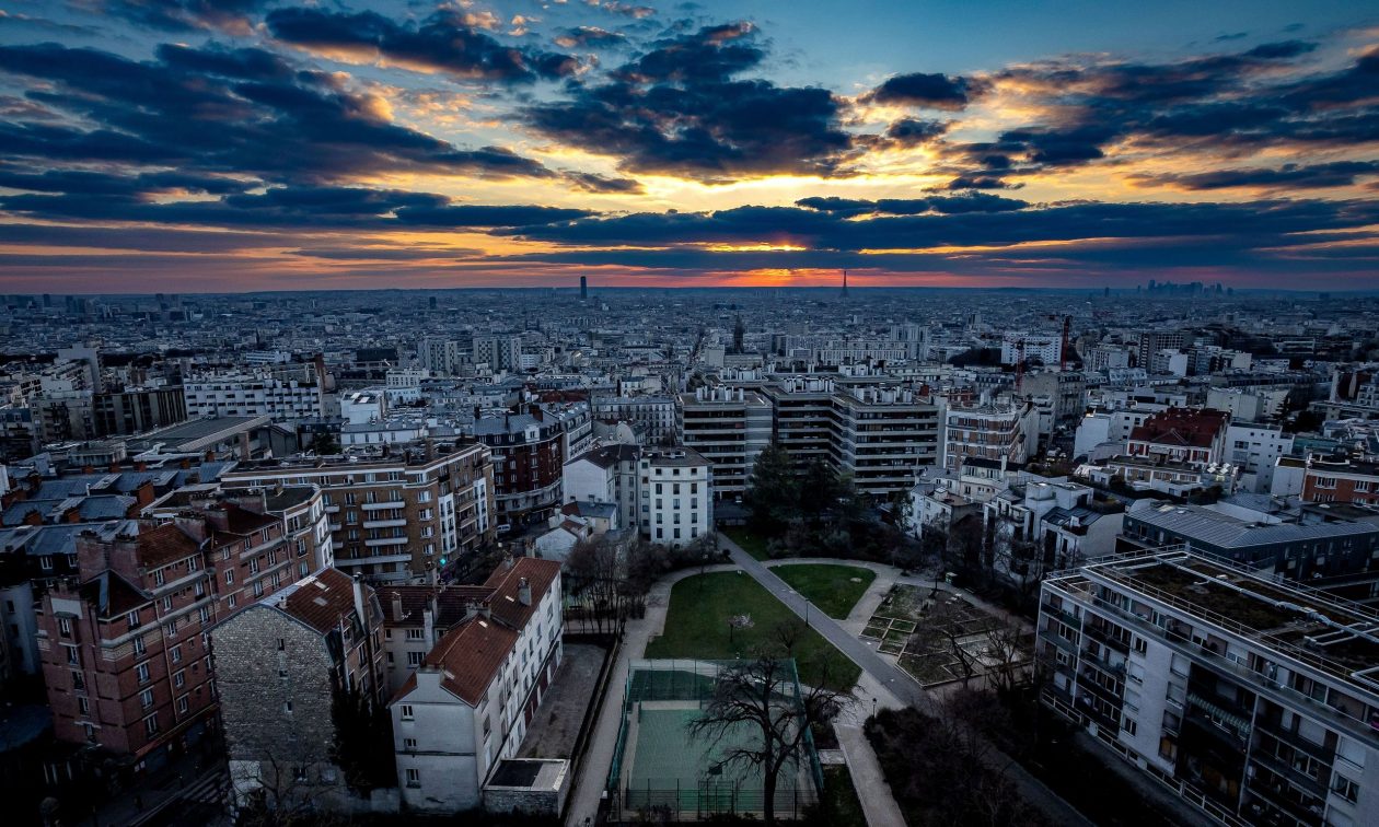 Γαλλία: Η κατάρρευση της κυβέρνησης φέρνει χάος στη γαλλική οικονομία – Αγωνία σε όλη την Ευρώπη
