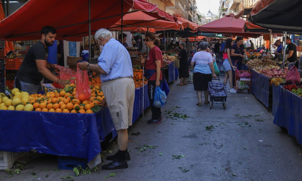 Πωλητές λαϊκών αγορών: Καταργείται η φορολογική και ασφαλιστική ενημερότητα για ανανέωση ή νέα άδεια