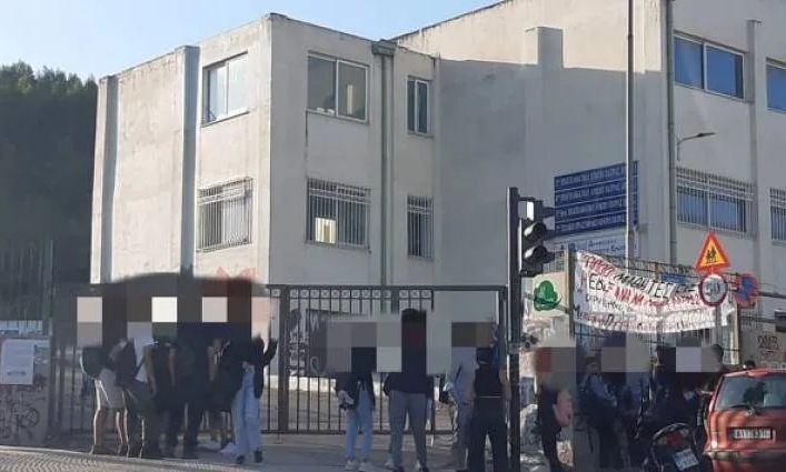 Πάτρα: Οδύνη στο 2ο και 6ο ΕΠΑΛ για το θάνατο της 16χρονης Νεφέλης από μηνιγγίτιδα
