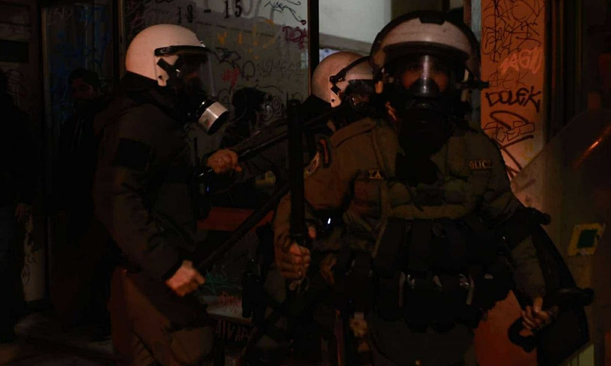 Επέτειος Γρηγορόπουλου: Δίωξη σε δέκα συλληφθέντες για τα χθεσινά επεισόδια στα Εξάρχεια