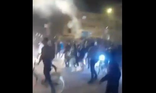 Συρία: Θηριωδίες των τζιχαντιστών – Κρεμάνε δημόσια συγγενείς του Άσαντ (Σκληρές εικόνες)