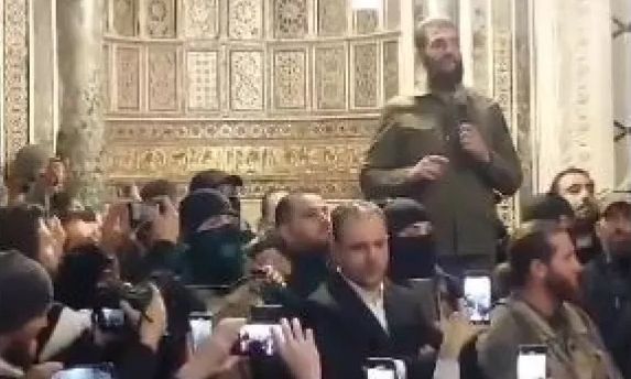 Στη Δαμασκό ο ηγέτης των τζιχαντιστών: «Αυτή η νίκη είναι για όλους τους Σύρους»