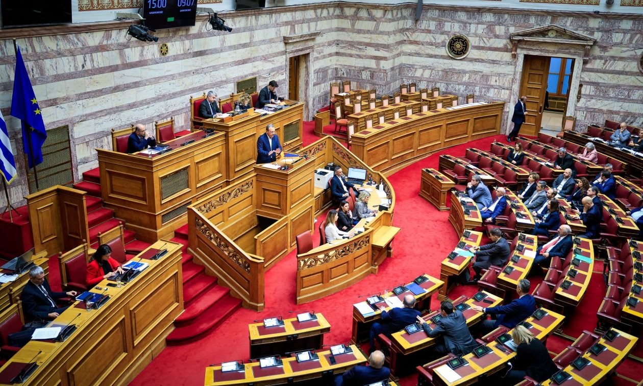 Οι νεοεκλεγμένες ηγεσίες σε ΣΥΡΙΖΑ και ΠΑΣΟΚ βρήκαν ήδη τους ανταγωνιστές τους