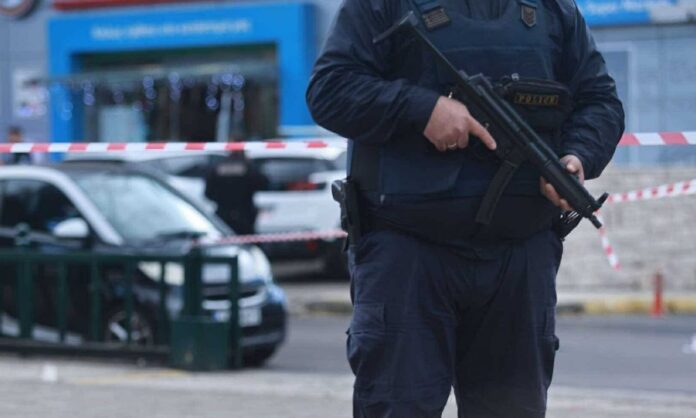 1609307-da80a500-glyfada-pyrovolismoi-3.jpg