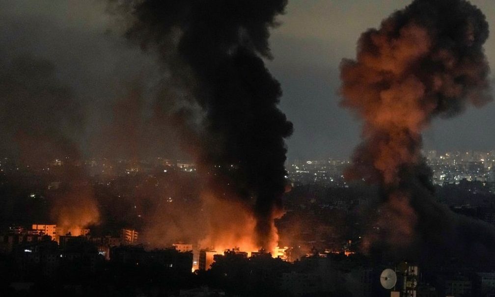 Το Ισραήλ σφυροκοπά στόχους στη Συρία μετά την πτώση Άσαντ – Ολονύχτιοι βομβαρδισμοί